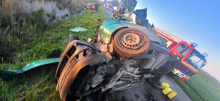 Schwerer Unfall in Drochtersen: Fünf Verletzte, Verkehr lahmgelegt!