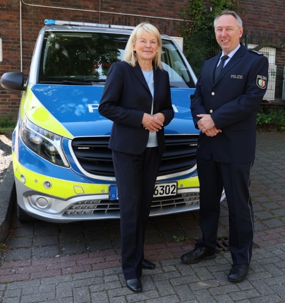 Stefan Brode wird ab dem 01.05.2025 neuer Leiter der Polizeiwache Castrop-Rauxel und folgt Esther Arnold-Strunz nach.