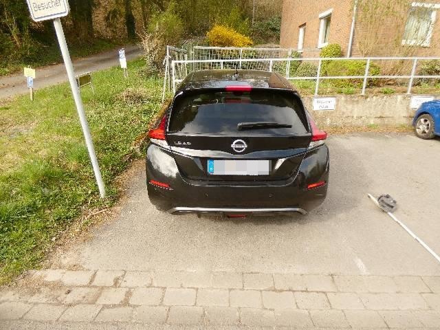 Zeugen gesucht: Unfallflucht auf Parkplatz in Bodenwerder!