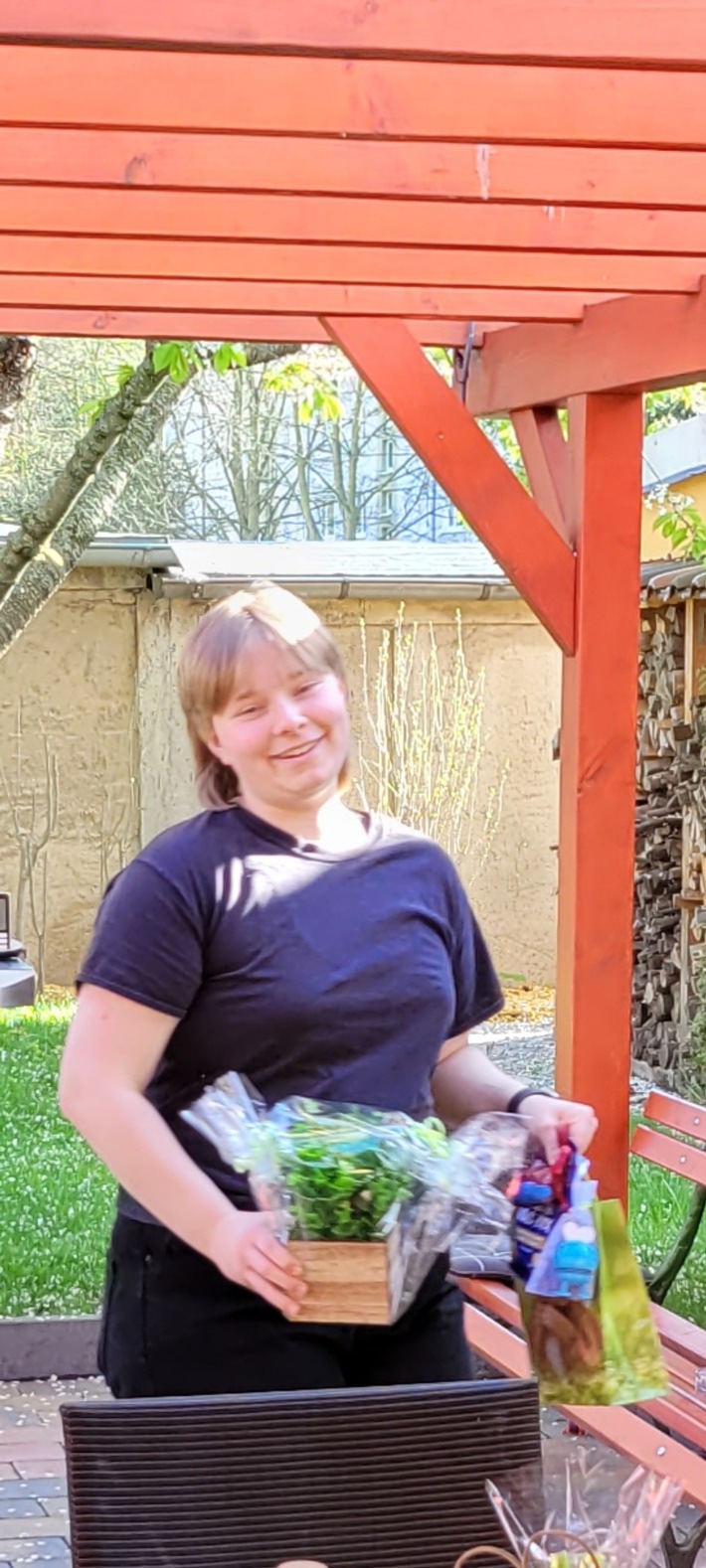 Die 16-jährige Nele vermisst seit 02.05.2025 aus Weimar. Hinweise zur Suche bitte bei PI Sömmerda melden.