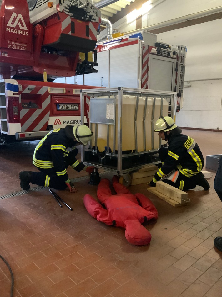 24 neue Helden für Beverungen: Feuerwehrkräfte bestehen Grundausbildung!