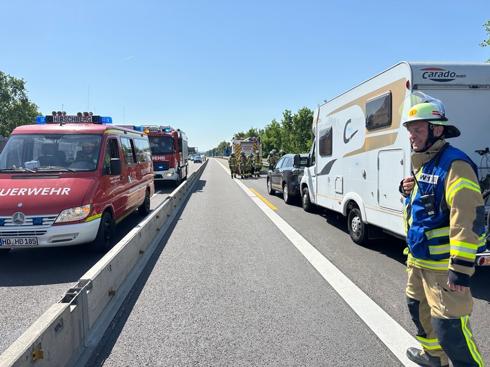 Freiwillige Feuerwehr Weinheim rückte zum Auffahrunfall auf der BAB5 zwischen Wohnmobil und Suzuki aus. Verkehrsbehinderungen während des Einsatzes.