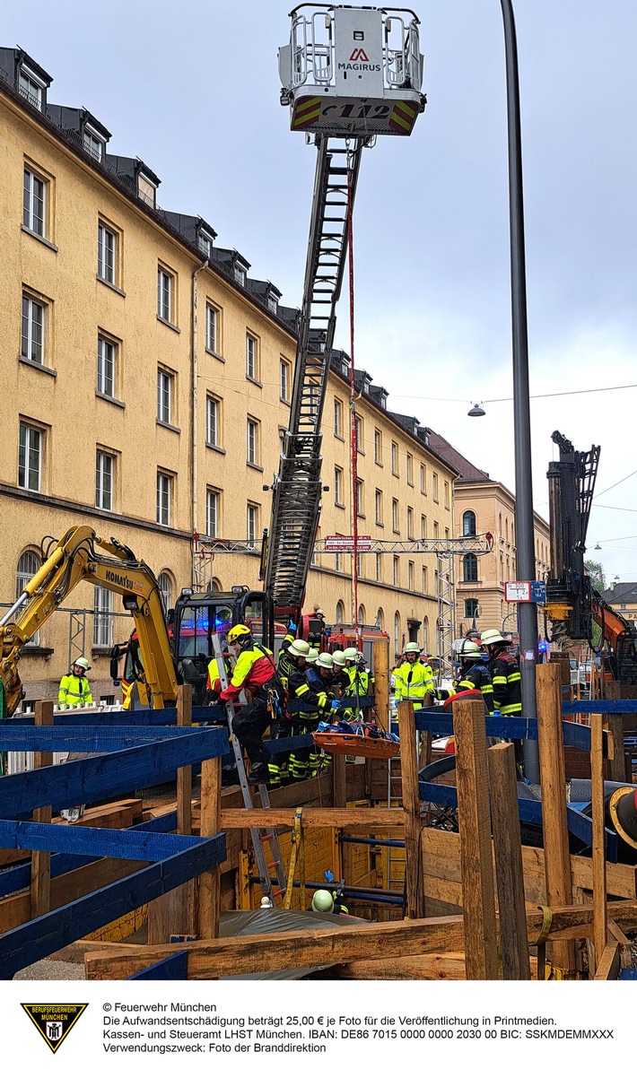 Bauarbeiter in Maxvorstadt aus Baugrube gerettet – Feuerwehr im Einsatz!