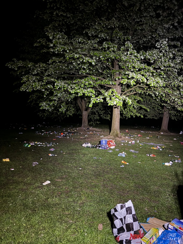 Bei den Maifeierlichkeiten am Göttinger Kiessee versammelten sich etwa 5.000 Personen. Exzessiver Alkoholkonsum führte zu mehreren Rettungseinsätzen.