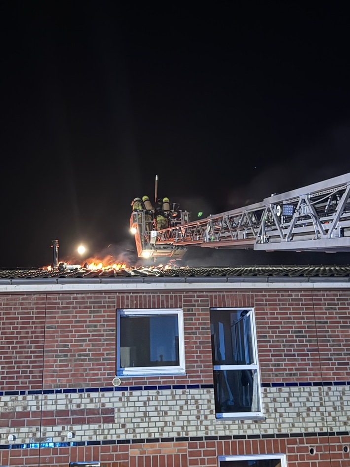 Dachstuhlbrand in Bad Bramstedt: Feuerwehr verhindert Schlimmeres!