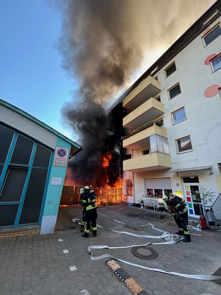 In der Dortmunder Nordstadt brannte ein Hinterhof bei einer Jugendhilfeeinrichtung. Alle Bewohner blieben unverletzt.