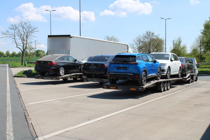 Autobahnpolizei stellt auf A73 überladene PKW-Transporte fest, erhebt Sicherheitsleistungen von insgesamt 1000 Euro.