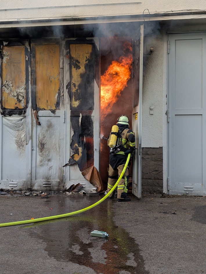 Am internationalen Tag der Feuerwehrleute, 4. Mai, leistete die Feuerwehr Essen acht Brandeinsätze und betont die Wichtigkeit von Rauchmeldern.