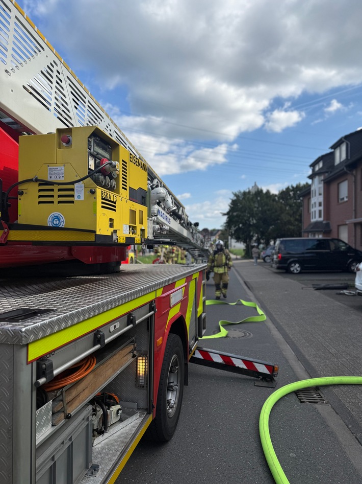Feuer in Ratingen-Lintorf: Dramatischer Wohnungsbrand im Dachgeschoss!