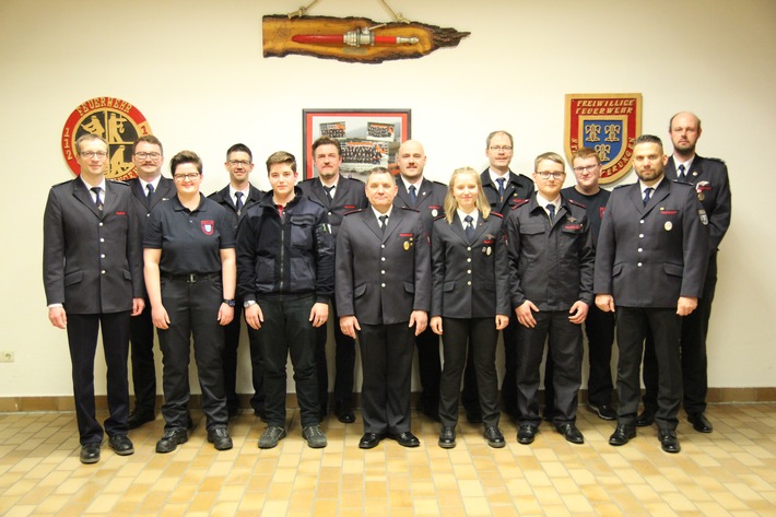 Feuerwehr Beverungen: Starkes Jahr mit neuen Fahrzeugen und engagierten Mitgliedern!