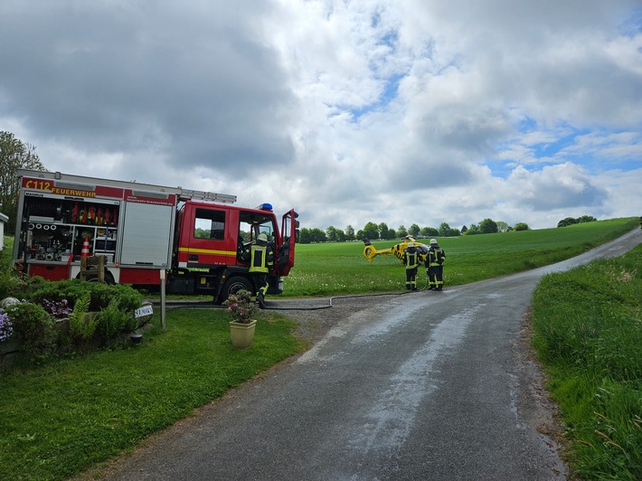 Freiwillige Feuerwehr Breckerfeld sicherte die Landung eines Rettungshubschraubers nach einem Sturz eines Kindes in Neuenloh.
