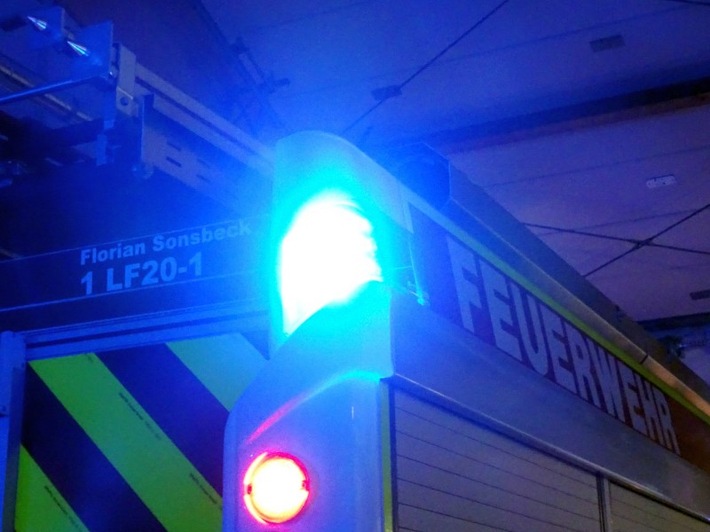 Garagenbrand in Hamb: Feuerwehr Sonsbeck rettet glücklicherweise keine Personen!