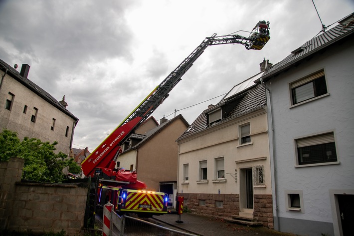 Gewitter-Chaos in Wiebelskirchen: Blitz sprengt Kamin, Windböe wütet!