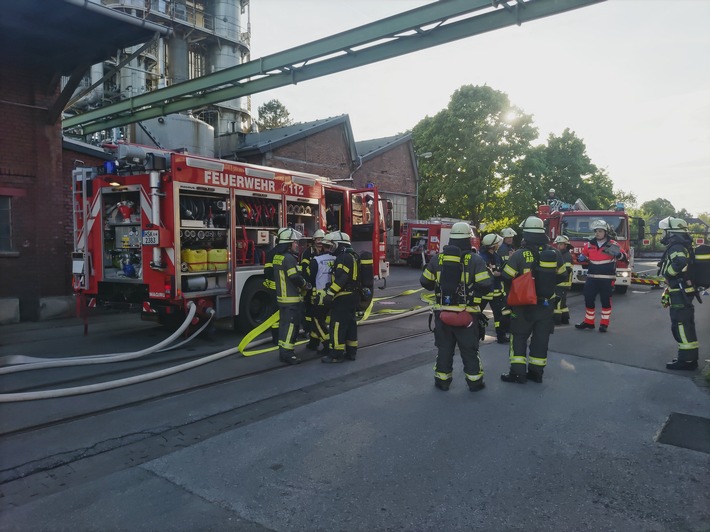 Große Feuerwehrübung in Arnsberg: Menschenrettung erfolgreich gemeistert!