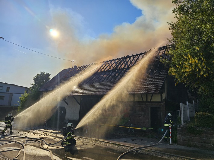Jugendliche setzen Bauernhof in Calw-Stammheim in Brand – 500.000 Euro Schaden!
