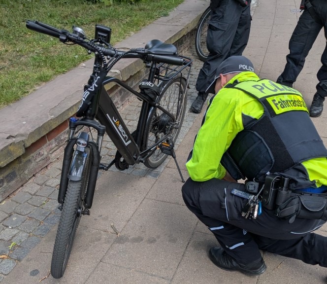 Polizei schnappt Raser: 37 Straftaten bei Fahrrkontrollen in Lüneburg!