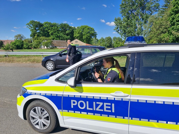 Rasante Verfolgungsjagd: Motorradfahrer rast mit 140 km/h durch Diepholz!