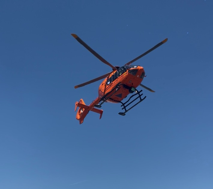 Rettungshubschrauber landet in Oberhausen: Dramatische Szenen auf Parkplatz!