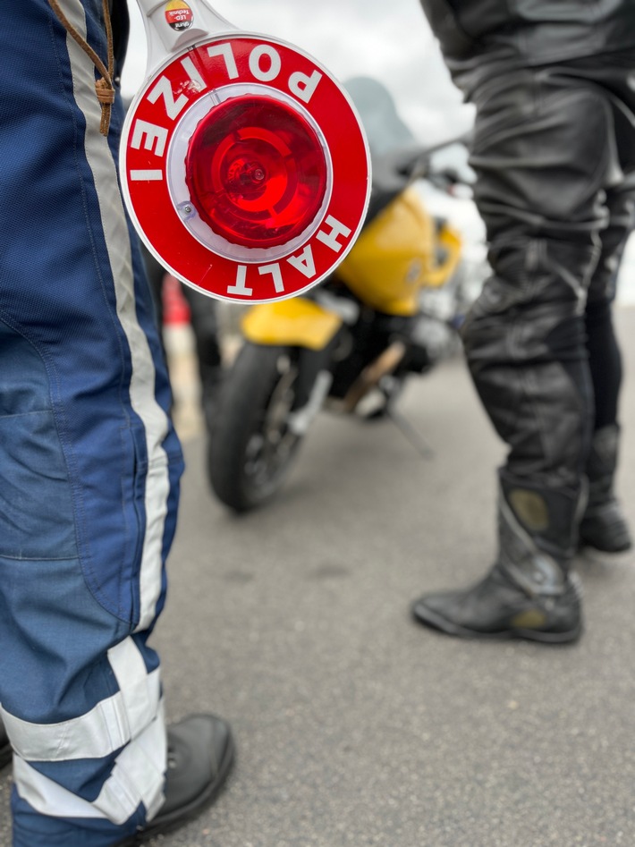 Saisonstart auf der Wasserkuppe: Polizei kontrolliert Biker in Osthessen