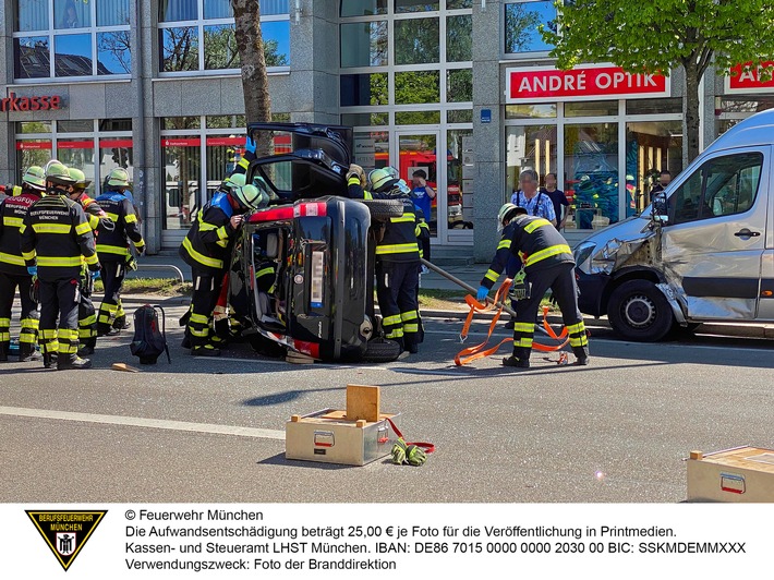 Schock-Unfall in Waldtrudering: Drei Fahrzeuge kollidieren, Verletzte!