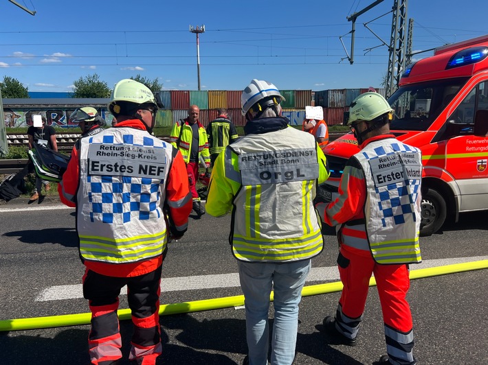 Schwere Kollision auf A59: Acht Verletzte und mehrstündige Sperrung!