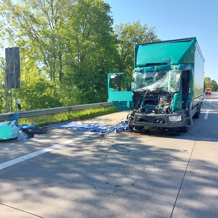 Schwerer Unfall auf der BAB27 bei Loxstedt – zwei Verletzte und Gefahrgut!