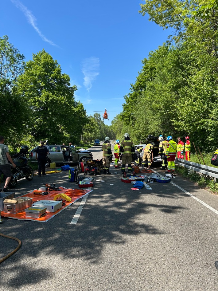 Schwerer Verkehrsunfall in Mettmann: Drei Personen schwer verletzt!