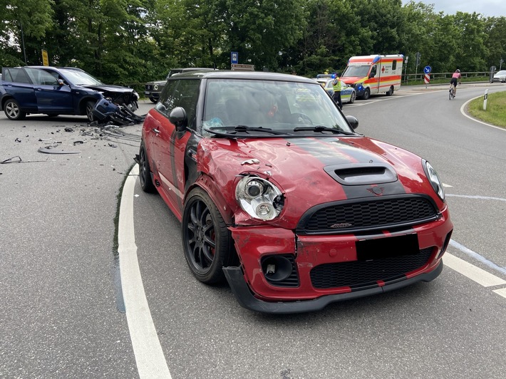 Verkehrschaos in Mülheim: Zwei Verletzte nach dramatischem Unfall!