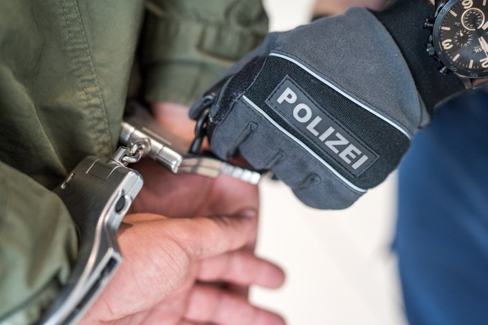 Zwei Festnahmen bei Grenzkontrollen: Haftbefehle vollstreckt!