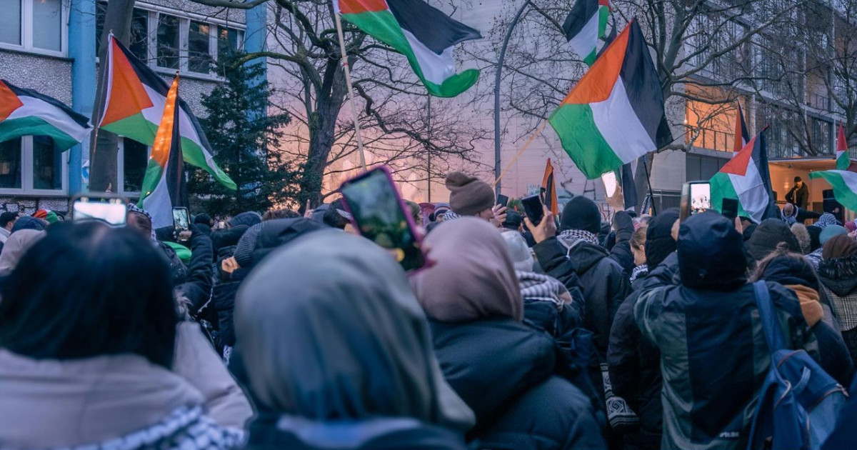 Zehntausende fordern in Den Haag Konsequenzen für Israel!