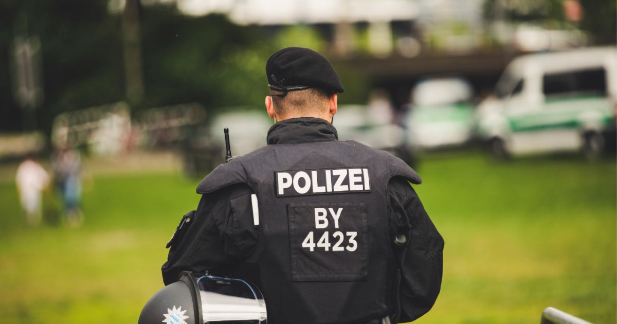 Fahrer gefährdet Fußgänger: Schockmoment in Pforzheim!