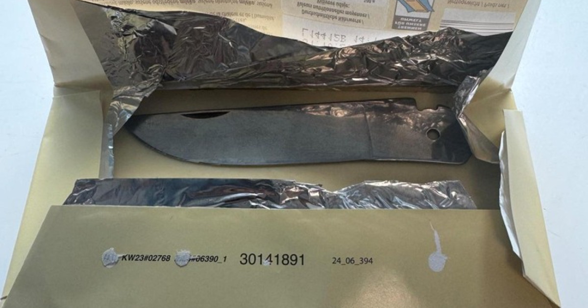 Schock am Flughafen: Messer in Schokoladenpackung entdeckt!
