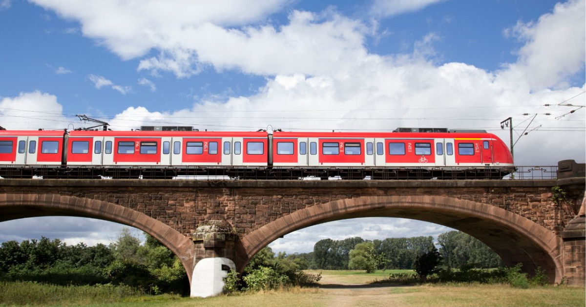 Gericht prüft: Verstößt die Bahn-App „DB Navigator“ gegen Datenschutz?
