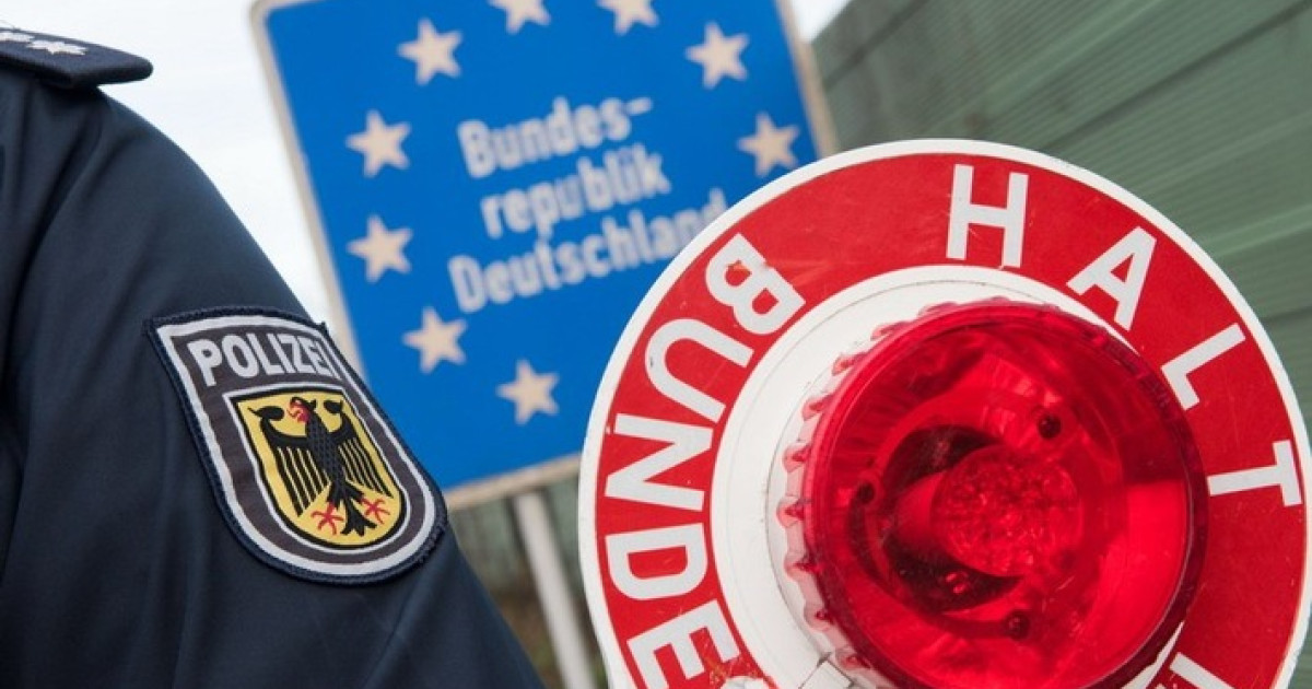 Bundespolizei stoppt Reisebus: 61-Jähriger muss hinter Gitter!