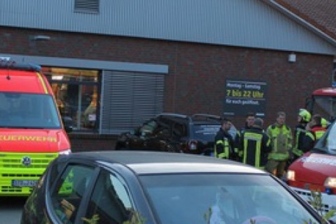 Gasaustritt in Stade: Dramatische Rettung nach Kellerunfall!