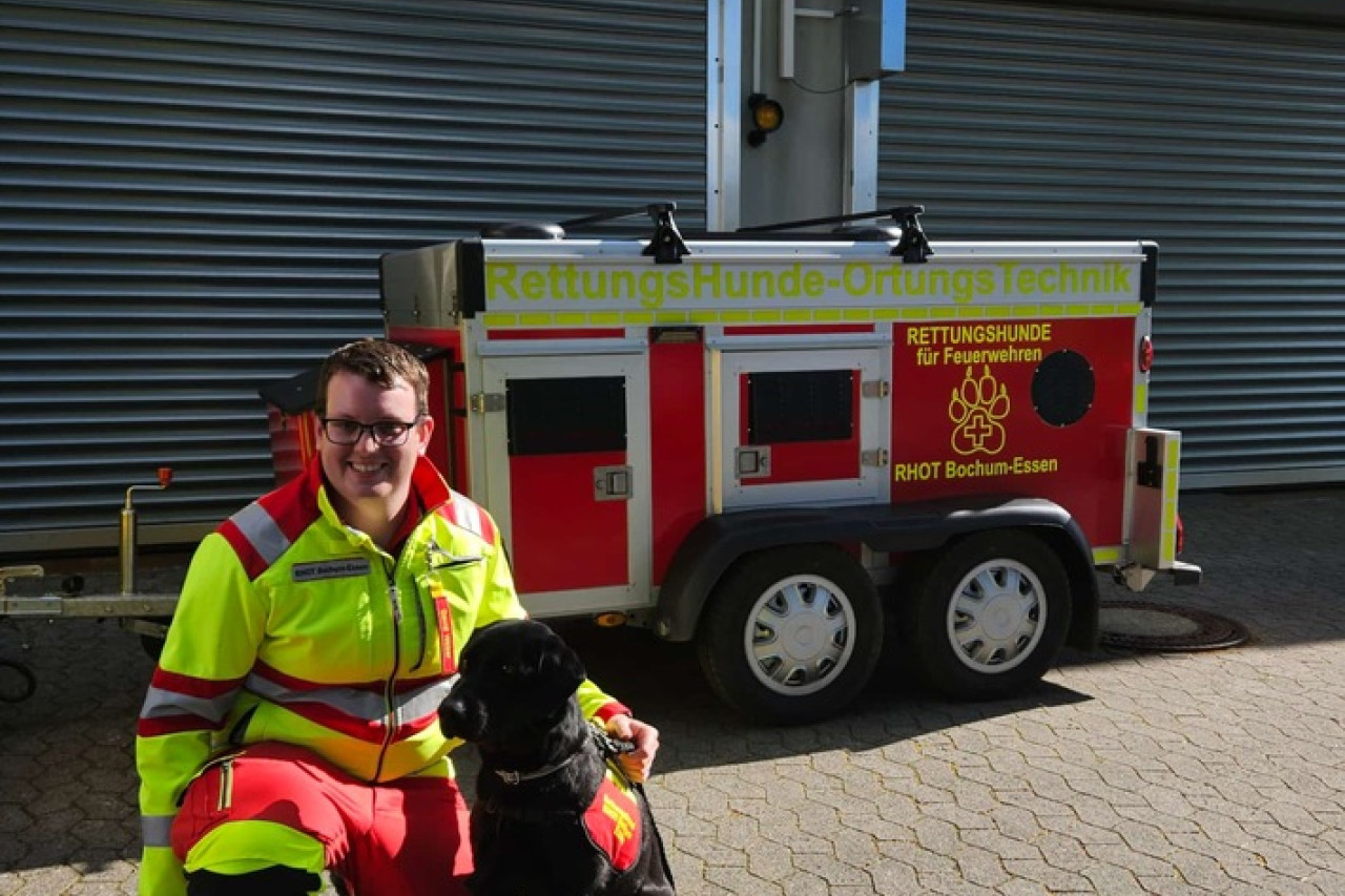 Rettungshunde und Technik: Feuerwehr trifft RHOT Bochum-Essen in Neheim!