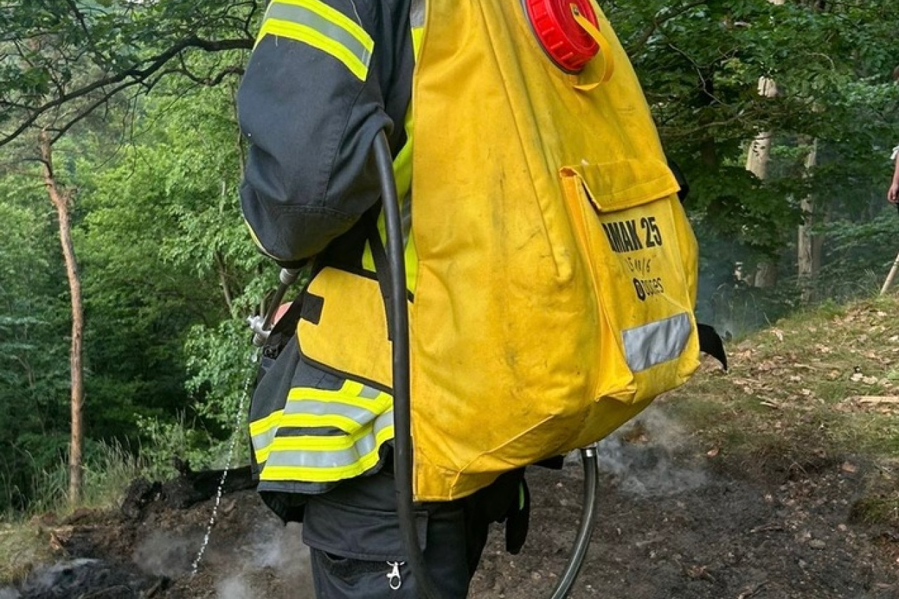 Einsatz im Wald: Feuerwehr Bad Honnef kämpft gegen Vegetationsbrand!