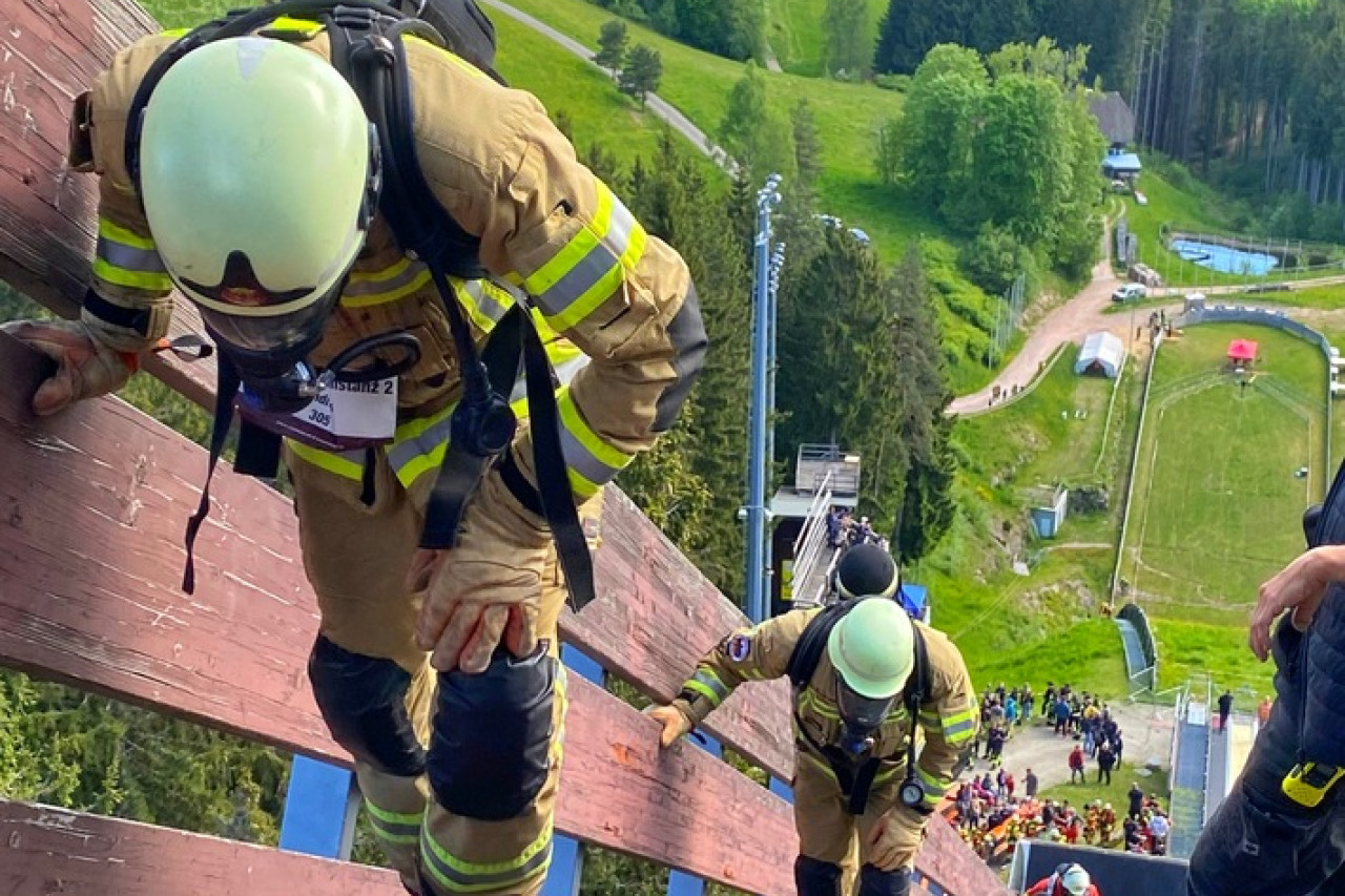 Konstanzer Feuerwehr triumphiert beim Schanzenlauf mit Rekordzeiten!