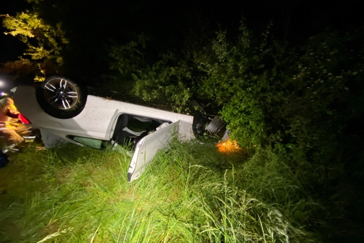 Schwerer Unfall auf L 395: Alkoholisierter Fahrer überschlägt sich!