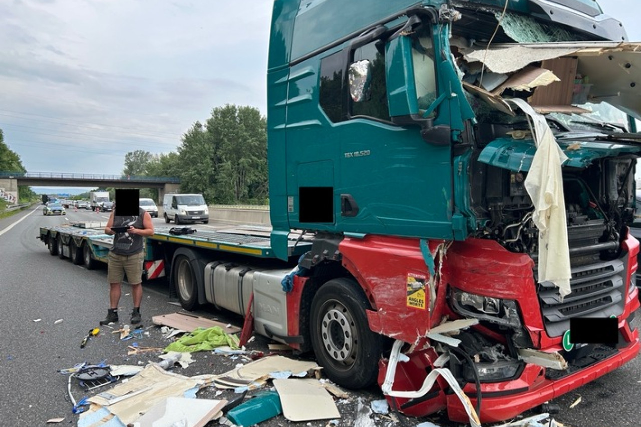 Schock auf der A650: LKW kracht in Pannen-Wohnmobil! Verletzte – Glück gehabt!