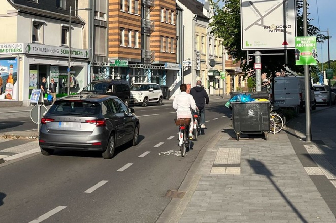 Sichere Radfahrer: Polizei kontrolliert Überholabstände in Langenfeld!