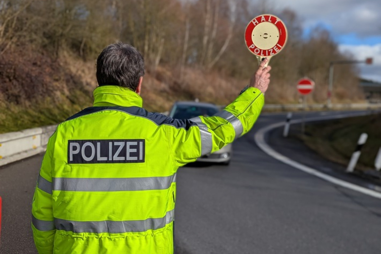 Bundespolizei Waidhaus stoppt Georgier: Unerlaubte Einreise gescheitert!