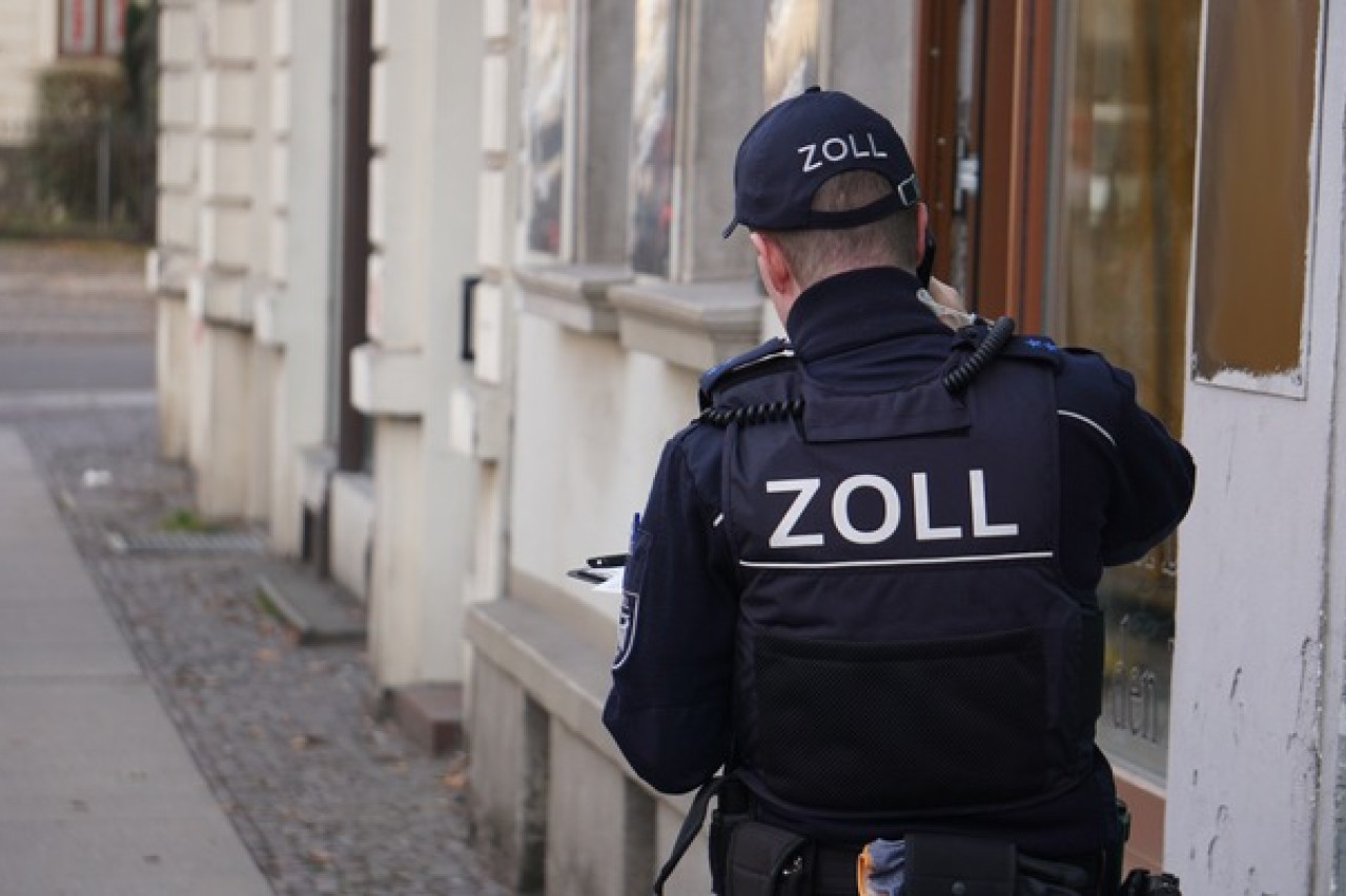 Zollbehörde schlägt zu: Restaurant in Görlitz im Fokus illegaler Beschäftigung!