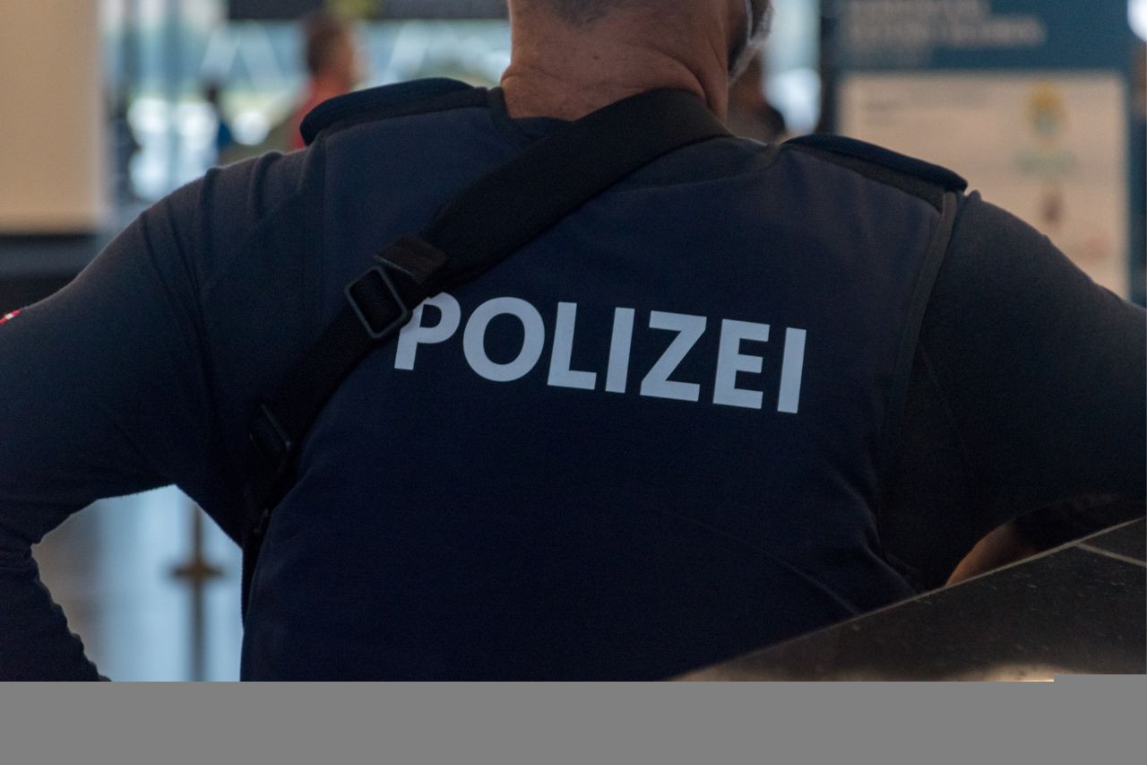 Raubversuch in Bochum-Querenburg: Mann mit Messer festgenommen!