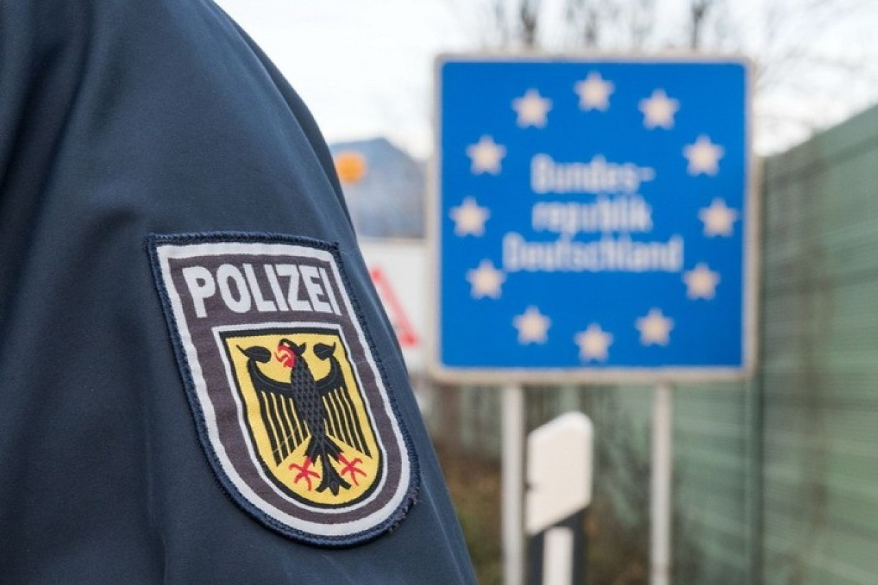 Bundespolizei: Schwerverbrecher entkommt Haft – jetzt mit Geldzahlung!