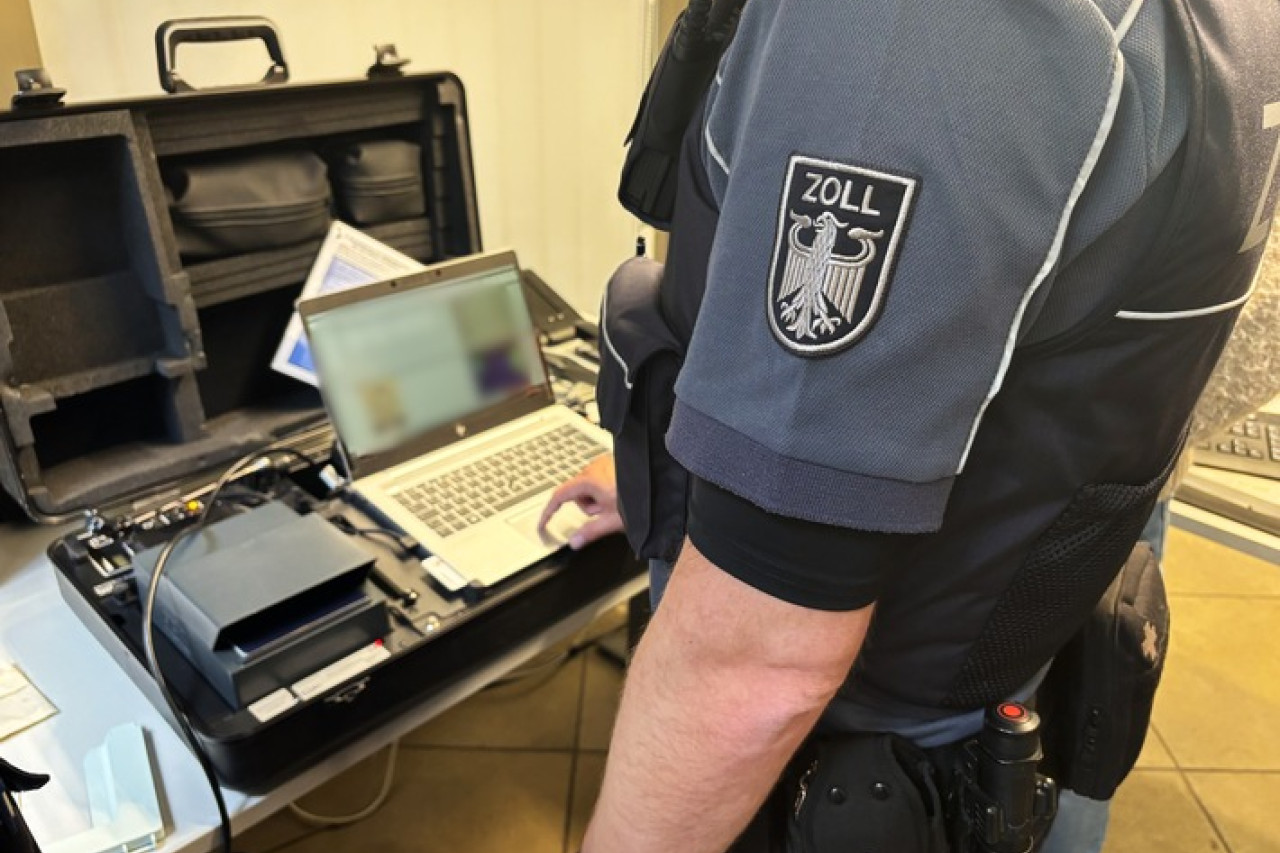 Zollkontrolle in Bielefeld: Schwarzarbeit bei Schaustellern entdeckt!
