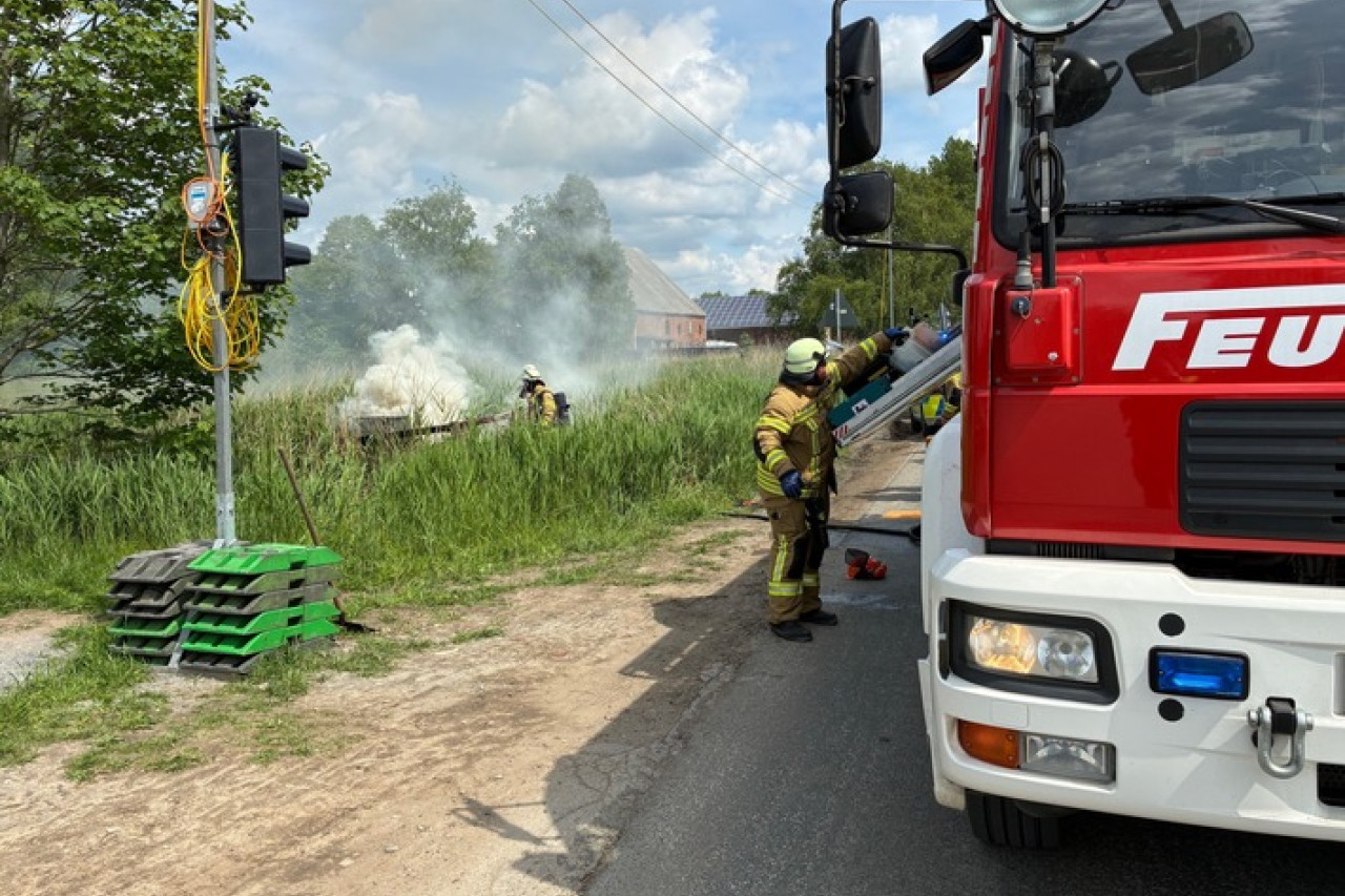 Brand im Verteilerkasten: Chaos und Verkehrsbehinderungen bei Karls Erlebnisdorf!