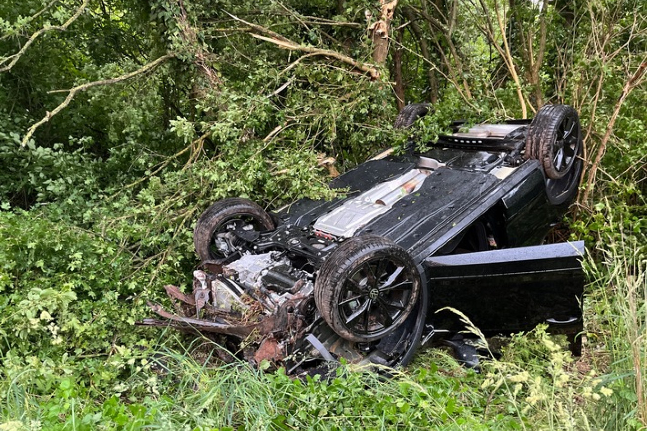 T-Roc fliegt 50 Meter: 31-Jähriger dank Glück nur leicht verletzt!