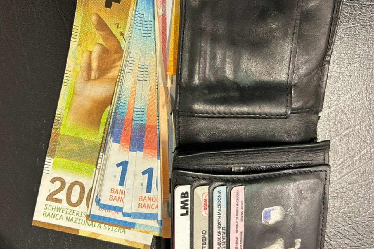 Zoll in Friedrichshafen stoppt Bargeldschmuggel: 62.500 CHF entdeckt!