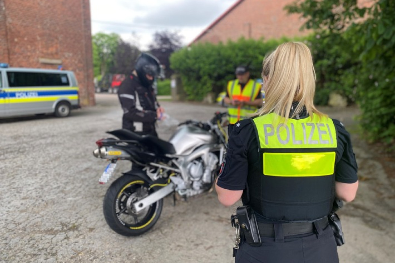 Sichere Fahrt auf der L 425: Polizei kontrolliert Motorräder in Bad Münder